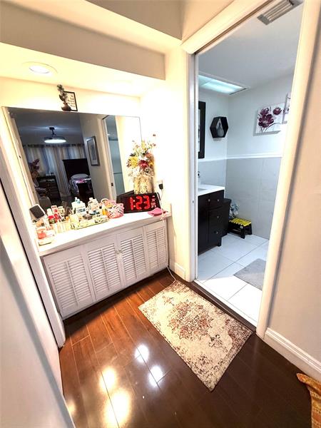 Image 17 of 18 For 2850 Forest Hills Blvd  214