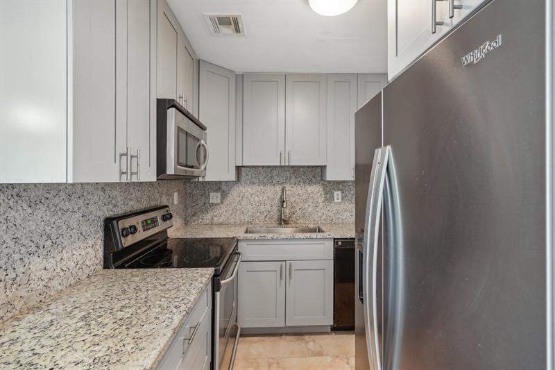 Image 12 of 30 For 3040 16th Ave  402