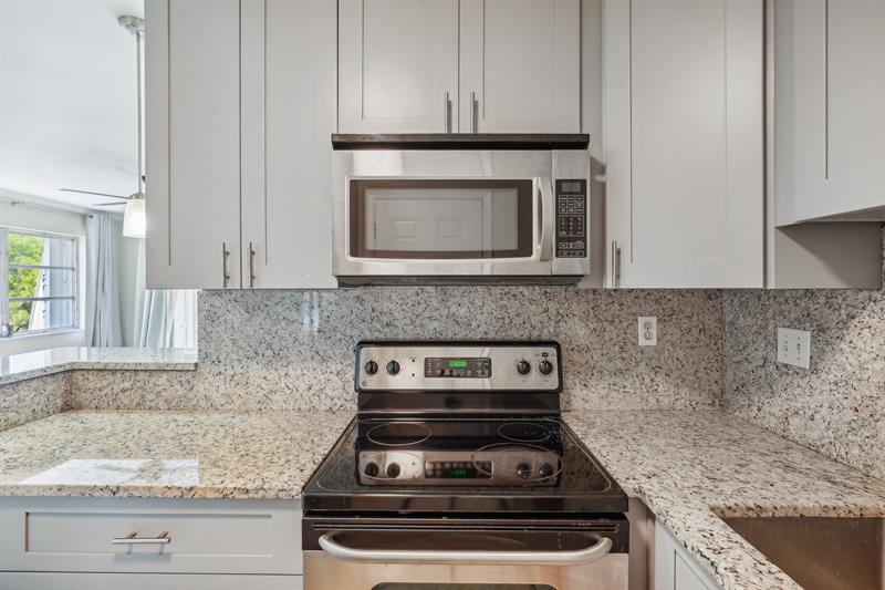 Image 13 of 30 For 3040 16th Ave  402