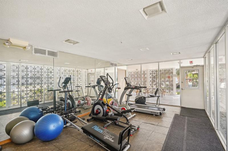 Image 22 of 30 For 3040 16th Ave  402