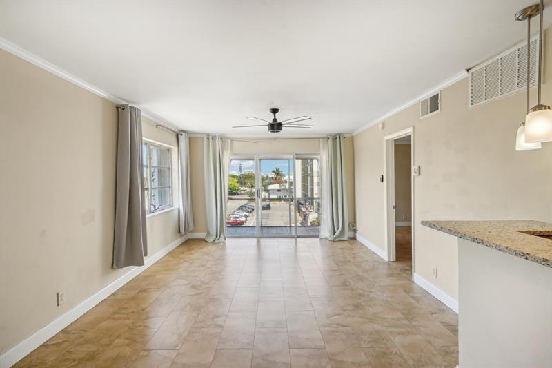 Image 3 of 30 For 3040 16th Ave  402