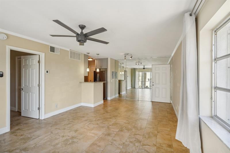 Image 6 of 30 For 3040 16th Ave  402