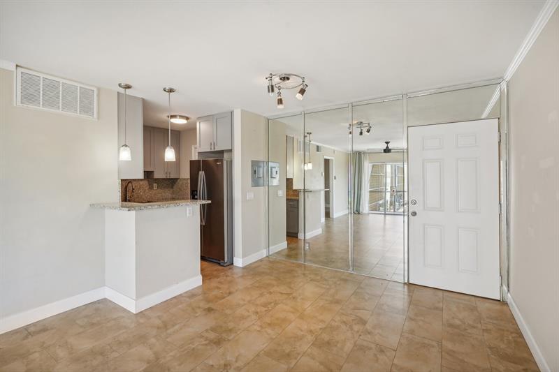 Image 9 of 30 For 3040 16th Ave  402