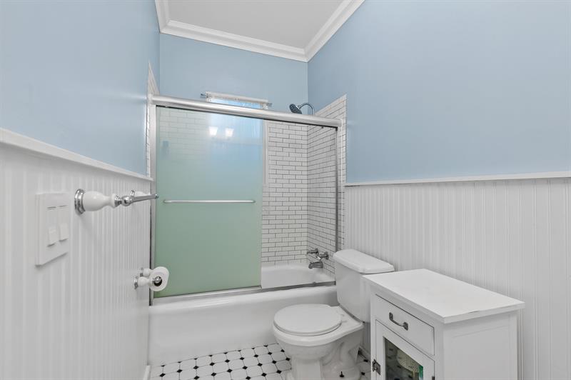 Image 18 of 21 For 621 14th Ter