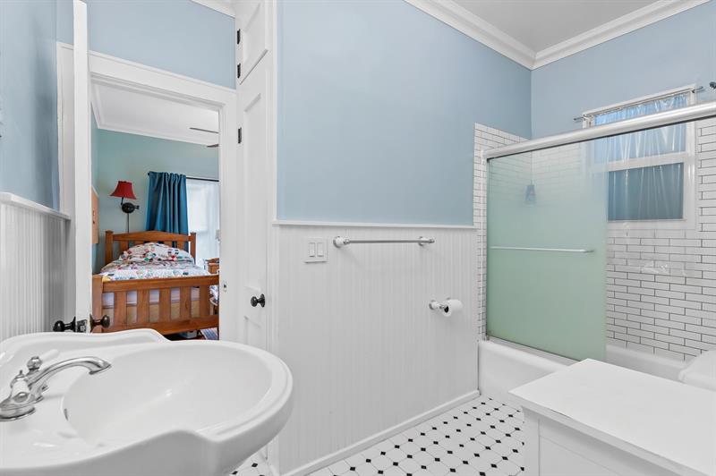 Image 19 of 21 For 621 14th Ter