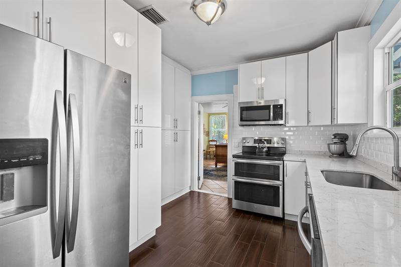 Image 5 of 21 For 621 14th Ter