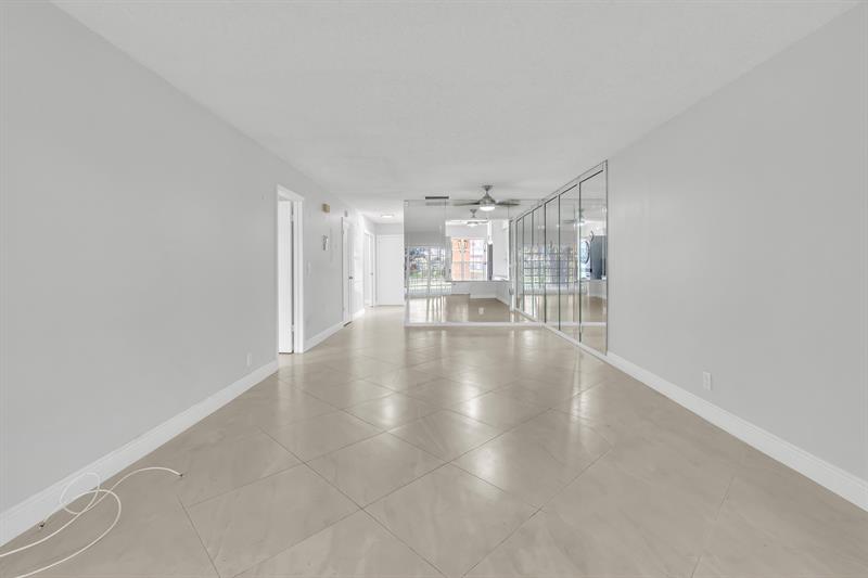 Image 18 of 34 For 13950 Via Flora  B