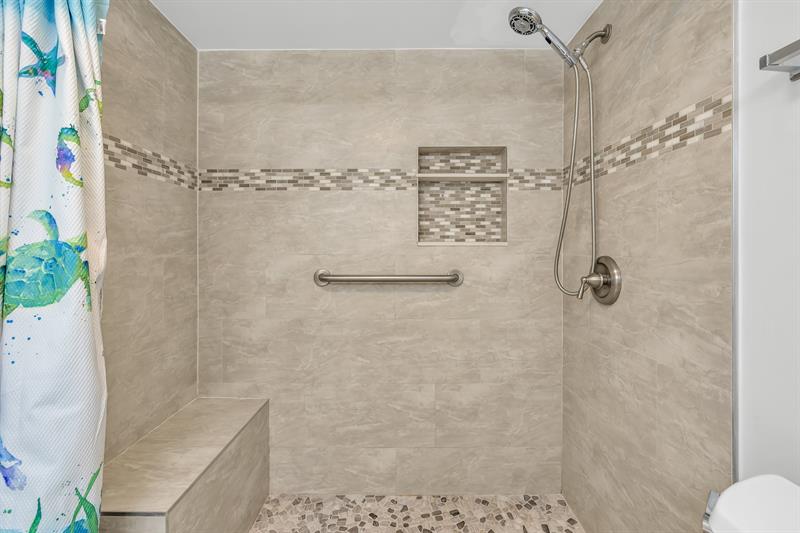 Image 23 of 34 For 13950 Via Flora  B