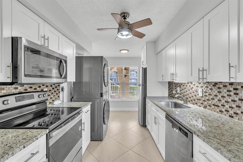 Image 3 of 34 For 13950 Via Flora  B