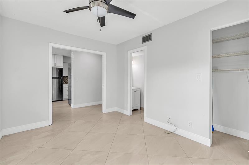 Image 9 of 34 For 13950 Via Flora  B