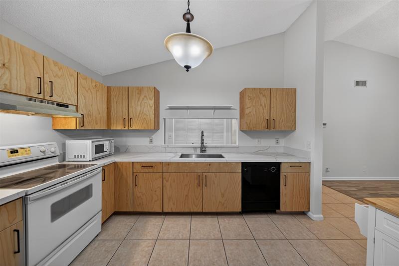 Image 12 of 43 For 489 Hardwood Pl  489