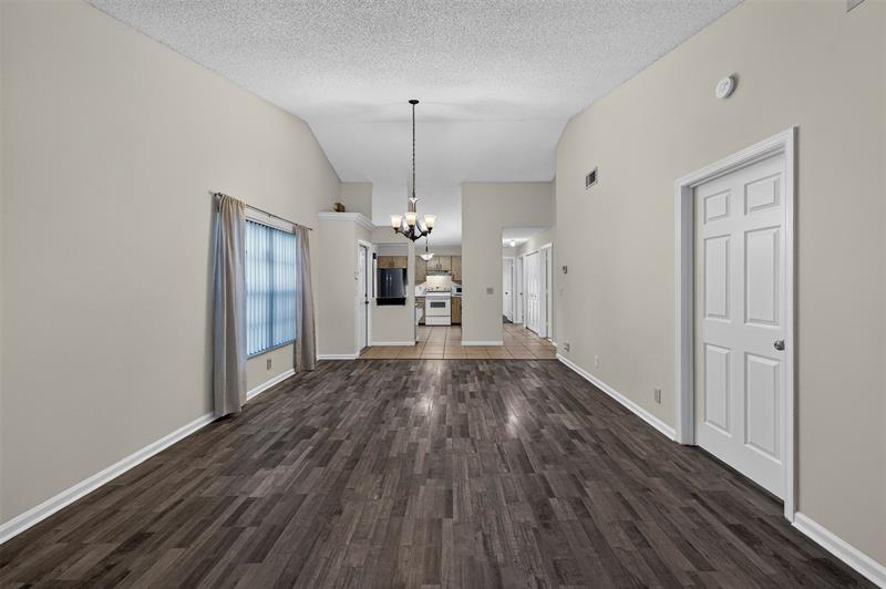 Image 4 of 43 For 489 Hardwood Pl  489