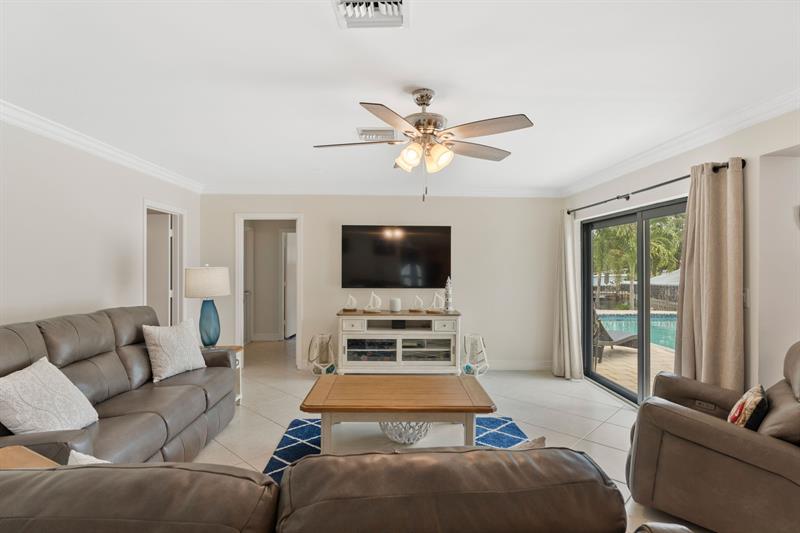 Image 17 of 55 For 5570 26 Ave  