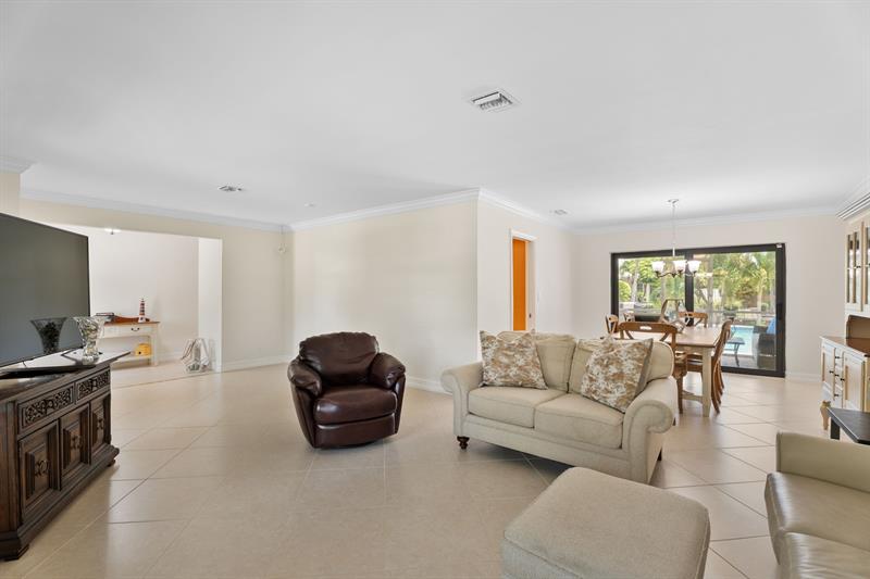 Image 18 of 55 For 5570 26 Ave  