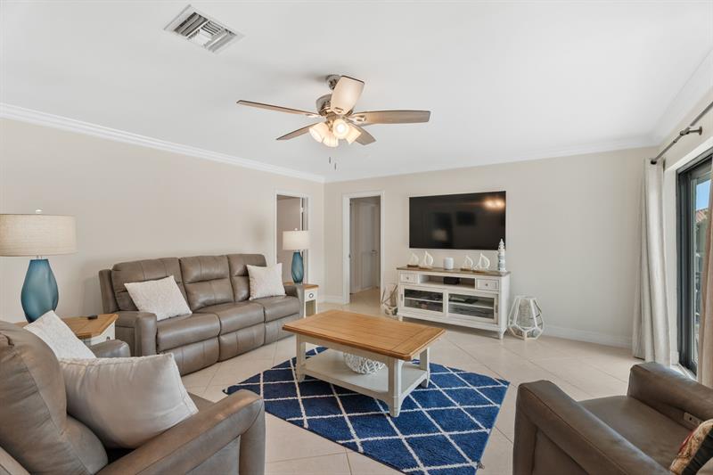 Image 21 of 55 For 5570 26 Ave  