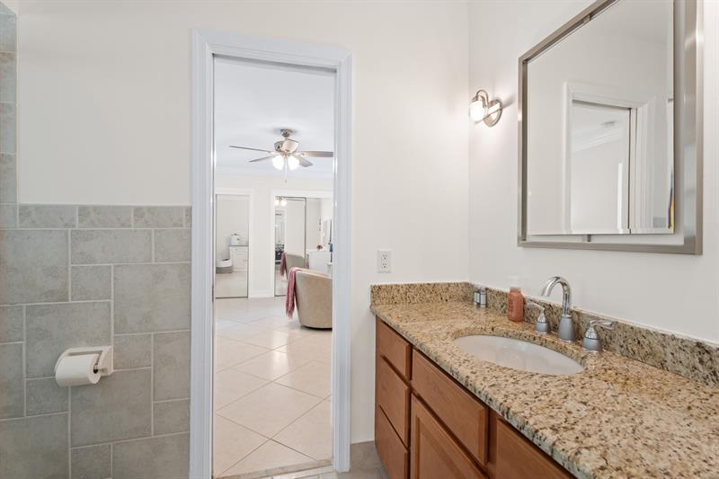 Image 26 of 55 For 5570 26 Ave  