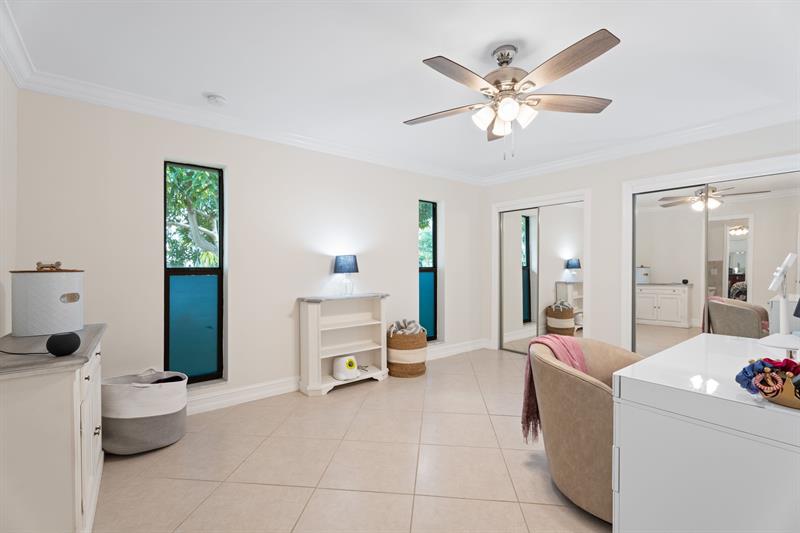 Image 28 of 55 For 5570 26 Ave  