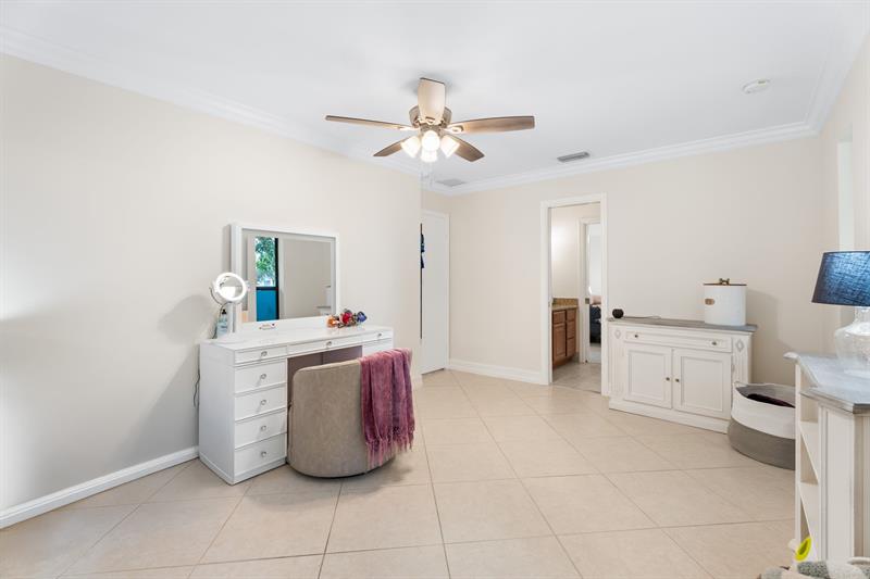 Image 29 of 55 For 5570 26 Ave  