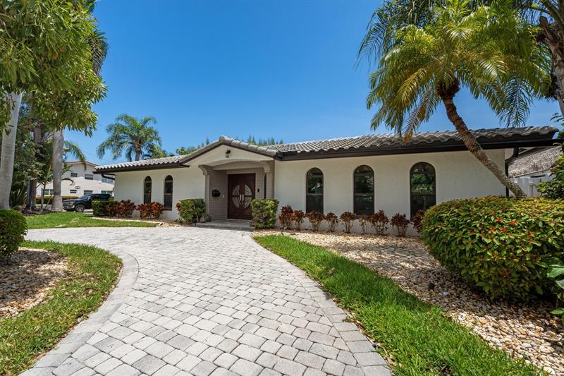 Image 3 of 55 For 5570 26 Ave  