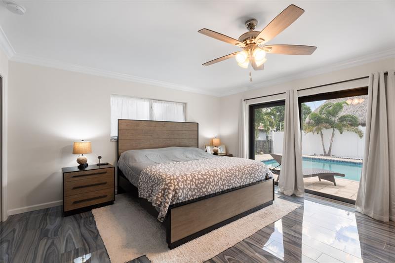 Image 30 of 55 For 5570 26 Ave  