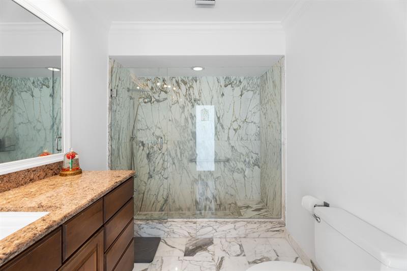 Image 32 of 55 For 5570 26 Ave  