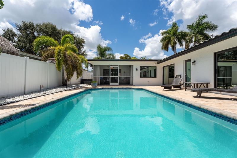 Image 35 of 55 For 5570 26 Ave  