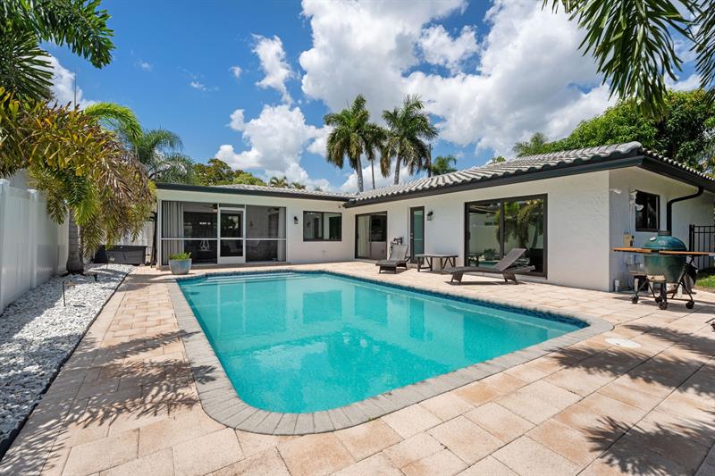 Image 38 of 55 For 5570 26 Ave  