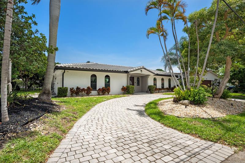 Image 4 of 55 For 5570 26 Ave  