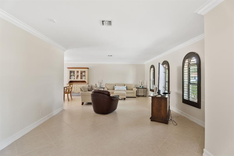 Image 8 of 55 For 5570 26 Ave  