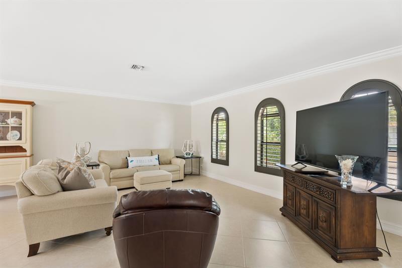 Image 9 of 55 For 5570 26 Ave  