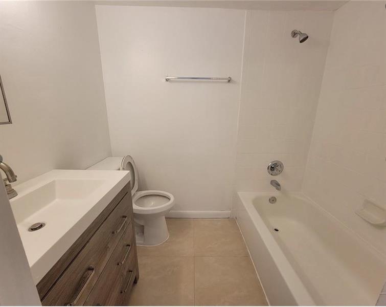 Image 5 of 7 For 8071 44th Ct