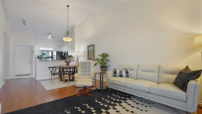 Image 14 of 43 For 2780 Oakland Forest Dr 1603