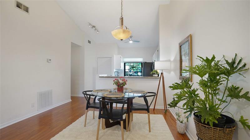 Image 15 of 43 For 2780 Oakland Forest Dr 1603