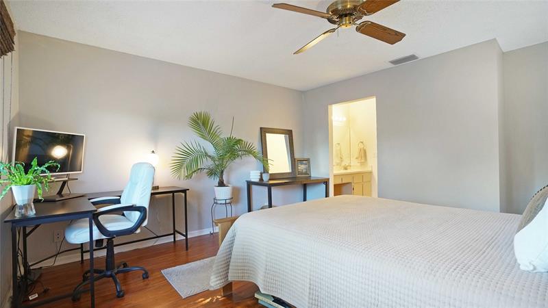 Image 18 of 43 For 2780 Oakland Forest Dr 1603