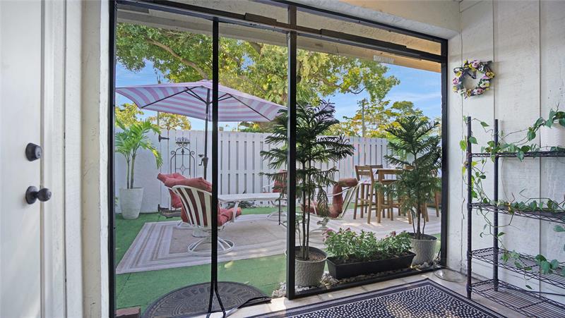 Image 31 of 43 For 2780 Oakland Forest Dr 1603