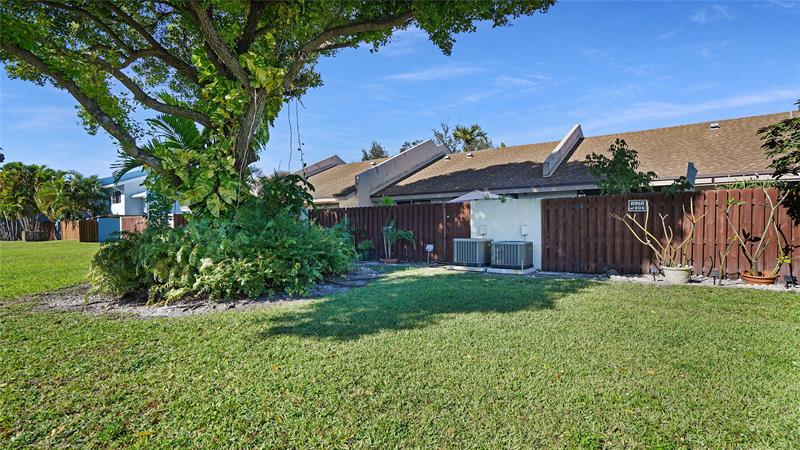 Image 37 of 43 For 2780 Oakland Forest Dr 1603