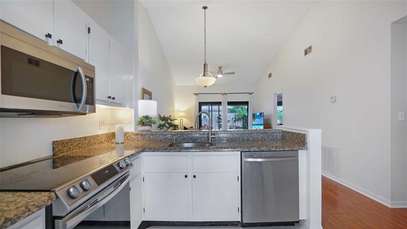 Image 5 of 43 For 2780 Oakland Forest Dr 1603