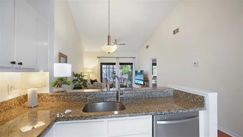 Image 7 of 43 For 2780 Oakland Forest Dr 1603