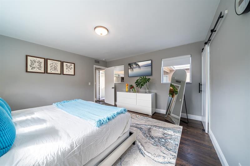 Image 17 of 38 For 2101 52nd Ave