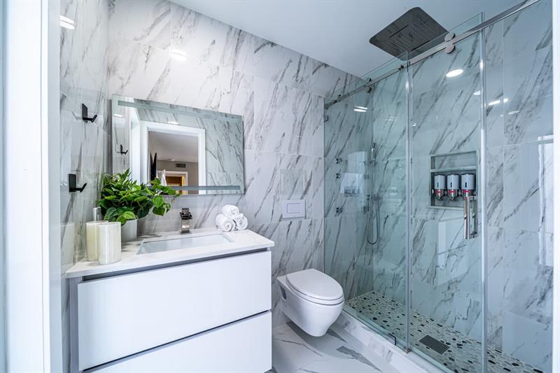 Image 18 of 38 For 2101 52nd Ave