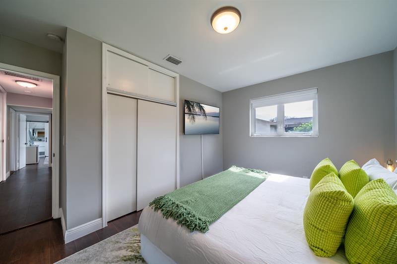 Image 23 of 38 For 2101 52nd Ave