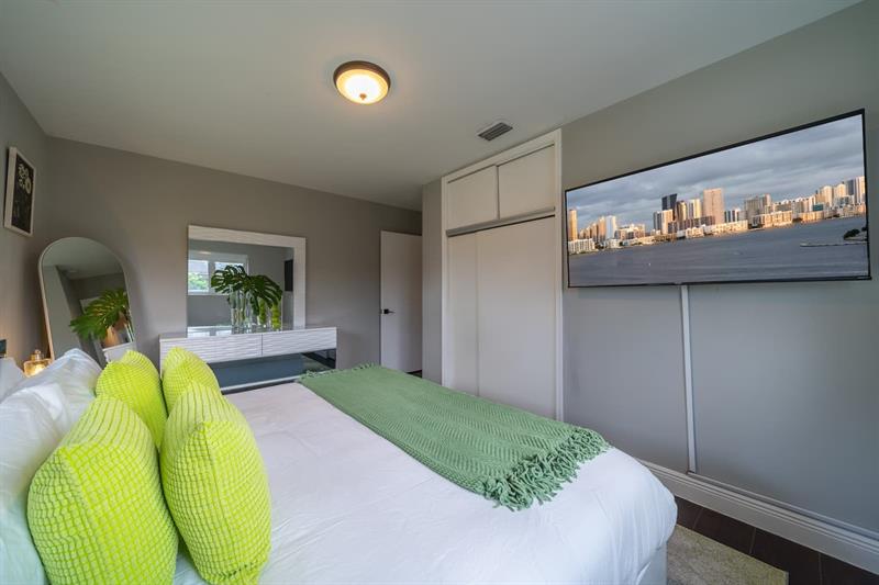 Image 24 of 38 For 2101 52nd Ave