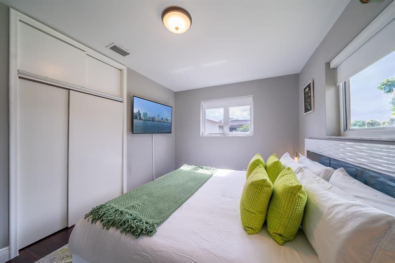 Image 25 of 38 For 2101 52nd Ave