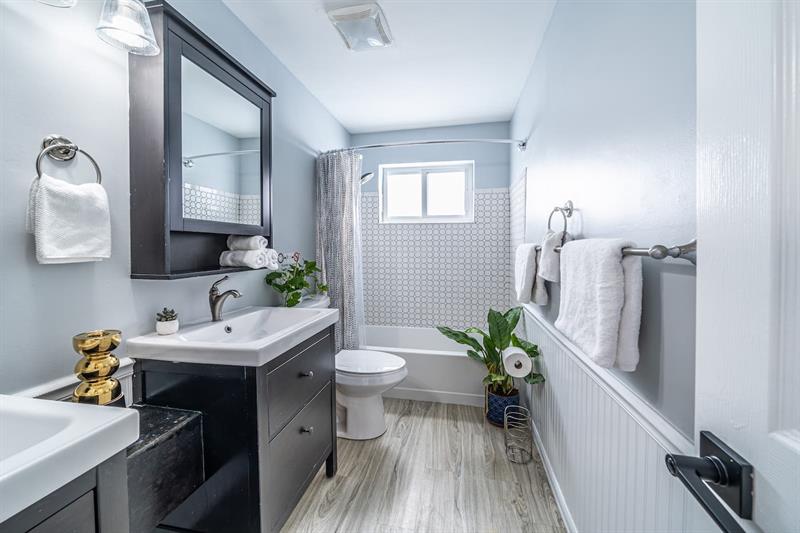 Image 26 of 38 For 2101 52nd Ave