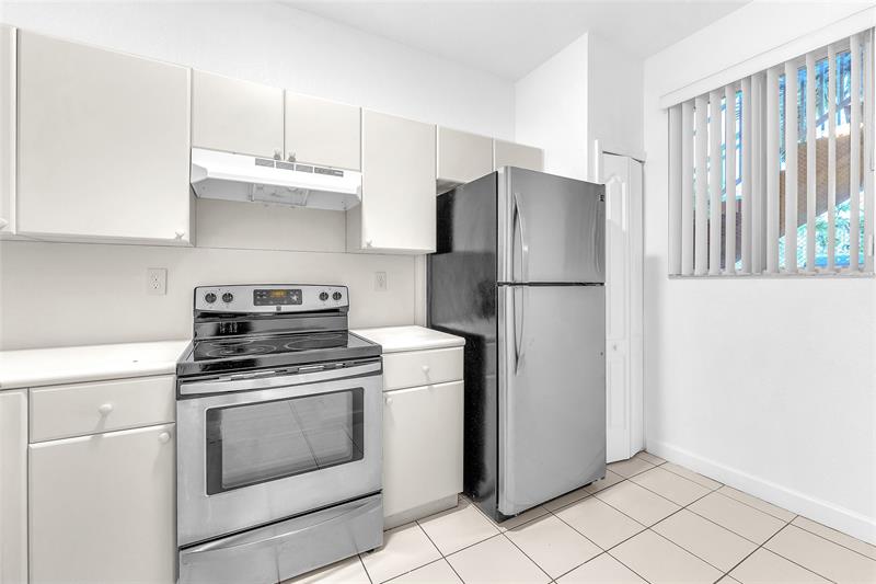 Image 5 of 16 For 7200-108 177th St