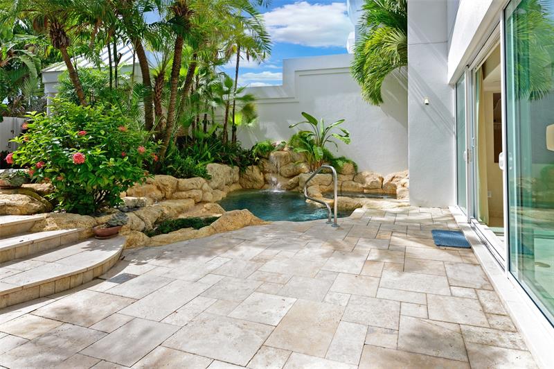 Image 27 of 59 For 2494 Ocean Blvd  F