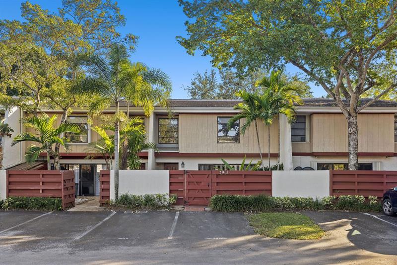 Details for 3012 Willow Ln, Hollywood, FL 33021