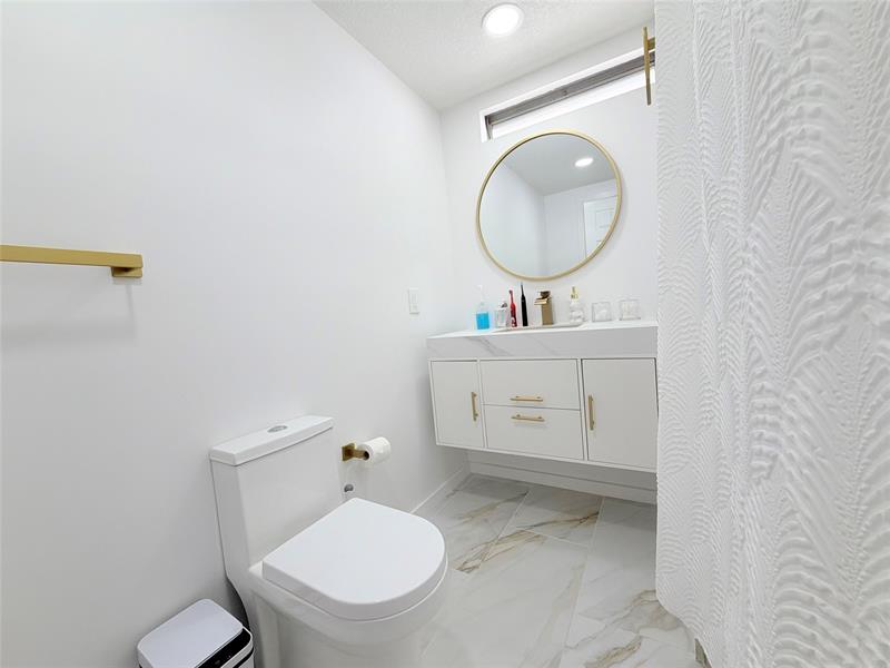 Image 10 of 21 For 5221 25th Ave