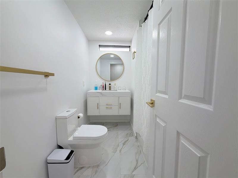 Image 11 of 21 For 5221 25th Ave