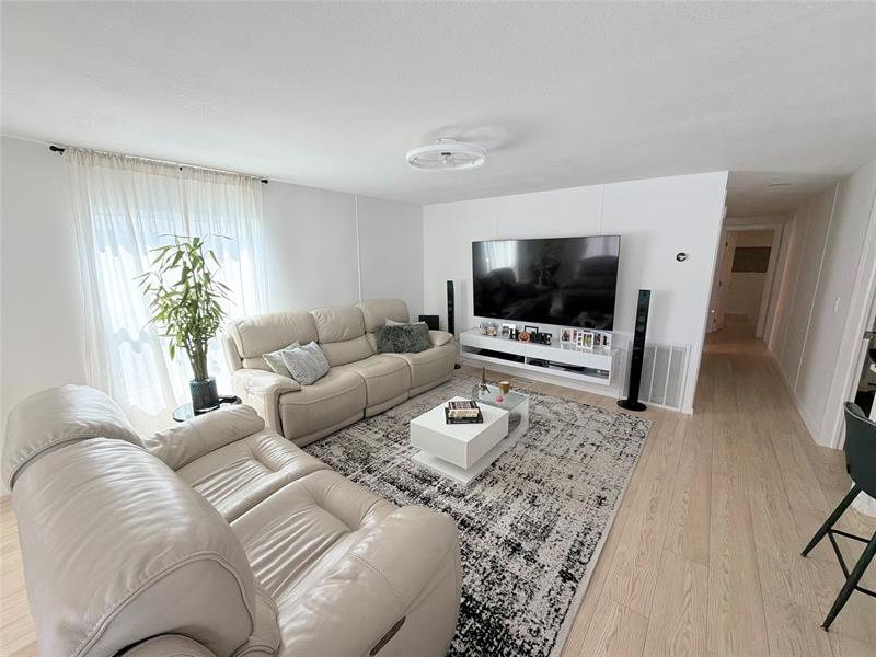 Image 14 of 21 For 5221 25th Ave